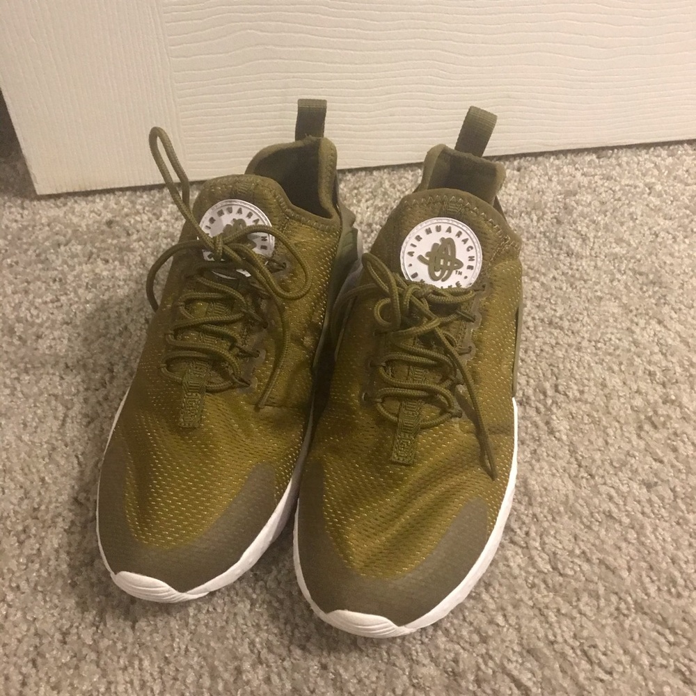 Nike Air Hurache Sneakers